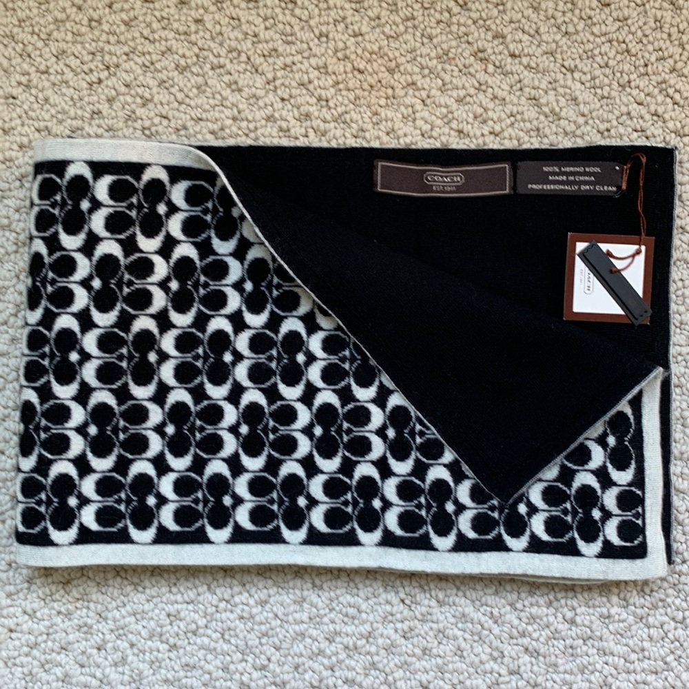 🐼 Coach mini signature muffler scarf NWT